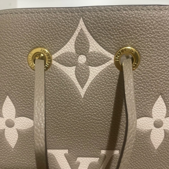 Louis Vuitton NéoNoé Shoulder Bag MM Beige Leather - Picture 4 of 8